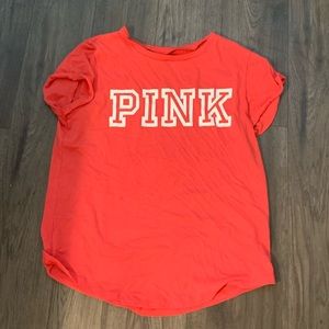 Oversized vs pink top